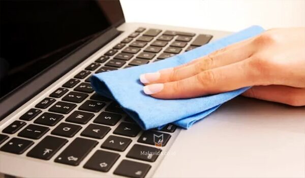Cara Aman Membersihkan Keyboard Laptop